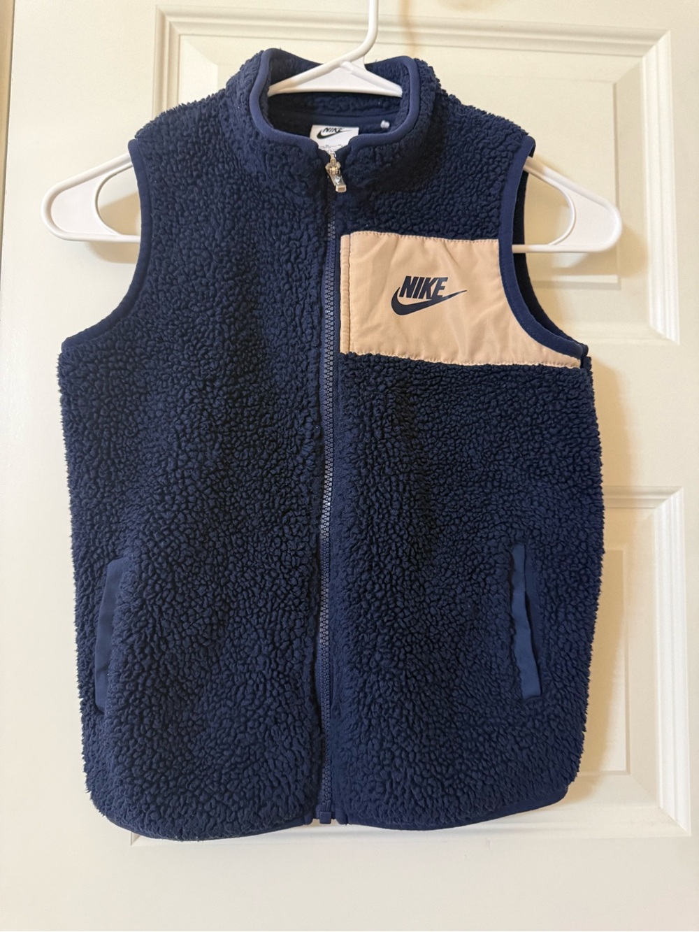 Nike Kids Navy Sherpa Vest with Beige Chest Panel Size M 5-6